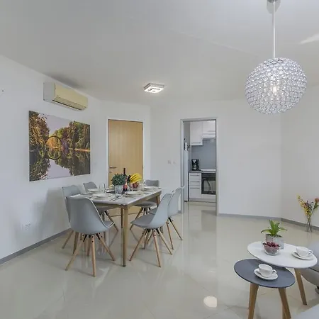 Luxury Gemini *